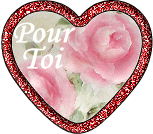 un petit coeur avec une rose et 